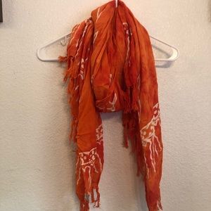 WOMANS ORANGE SCARF